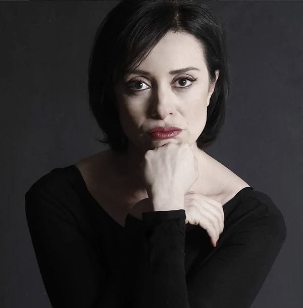 Elçin Sangu'nun Fatih Altaylı'ya konuyu uzun uzadıya anlatmasının ardından bir karşı atak da menajer Başay Okay'dan geldi.