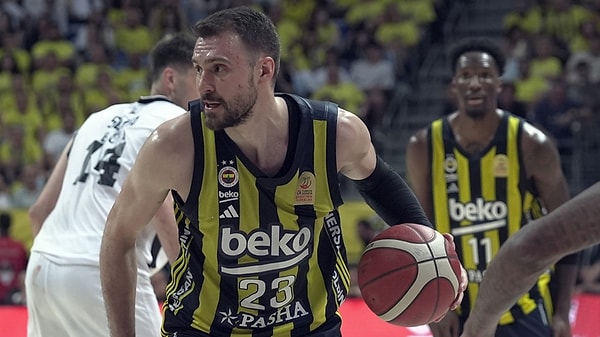 Serideki ilk iki maçını kazanan Fenerbahçe, üçüncü karşılaşmada rakibine mağlup olmuştu. Dördüncü maçta kazanan sarı - lacivertliler, şampiyonluğunu kendi sahasında kazandı. Görseli