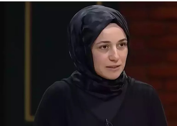 Köfteli hünkarbeğendi yaparak yarışmaya katılan 2 çocuk annesi Elif Adatepe Gülşen, kick boks şampiyonu olduğunu açıklamasıyla şefleri şoke etti.
