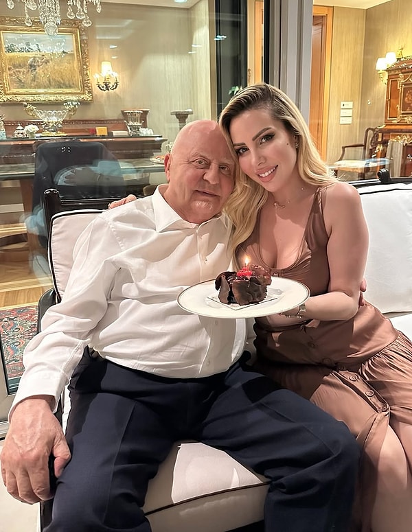Türkiye’nin köklü iş insanlarından Lucien Arkas ile Monreve Group’un kurucusu ve yöneticisi Merve Sakallı Arkas, evliliklerinde üçüncü yılı geride bıraktı.
