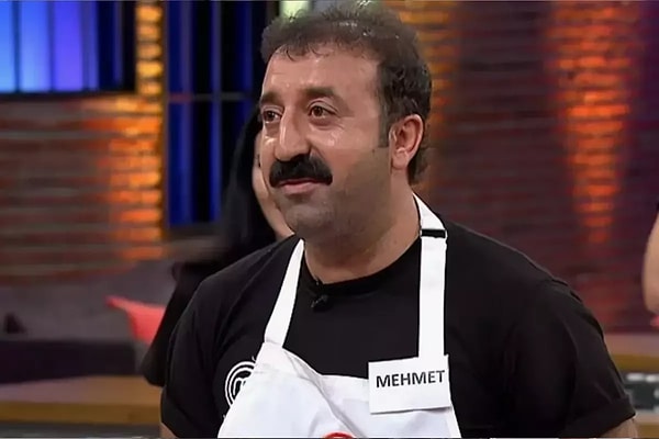 MasterChef yarışmasıyla tanıdığımız Şırdancı Mehmet lakaplı Mehmet Çubuk, şiddet iddialarıyla gündem oldu. Görseli