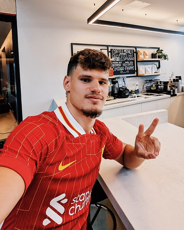 Liverpool'un son transferi Kerkez oldu Görseli