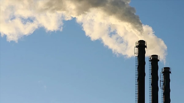 Teklifle, iklim değişikliğiyle mücadele faaliyetleri belirleniyor. Buna göre, sera gazı emisyonları, Ulusal Katkı Beyanı, net sıfır emisyon hedefi ve İklim Değişikliği Başkanlığı tarafından yayımlanan veya güncellenen strateji ve eylem planları doğrultusunda azaltılacak. Görseli