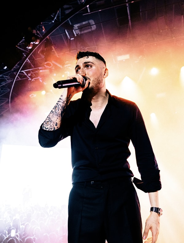 “Güzel ve İddialı”, “Yaptırıcaz Tırnaklarını”, “Aklına Ben Geleceğim” gibi hit şarkılarıyla tanınan rap dünyasının gözde ismi Blok3'u birçoğunuz tanıyordur.