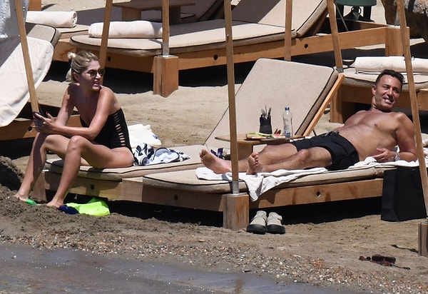 Mustafa Sandal, yaz mevsiminin gelişiyle soluğu Bodrum’da alan ünlüler arasına katıldı. Görseli