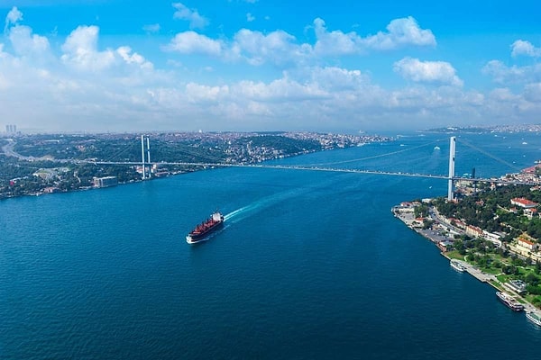 Belirlenen alanlar dışında denize girmeyin!