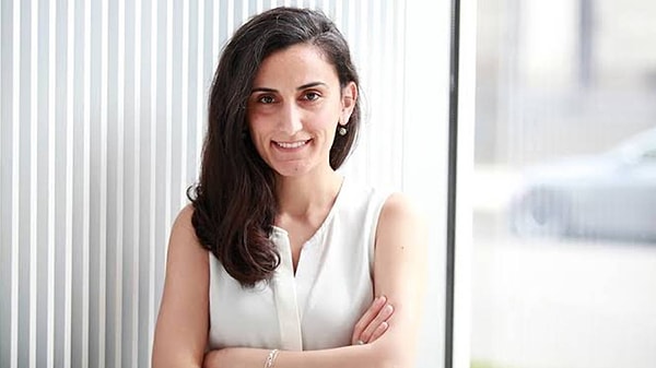 Bilim dünyasında icatlarıyla takdir toplayıp çok sayıda ödül alan Prof. Canan Dağdeviren bilim insanı Canan Dağdeviren, ABD’de yer alan Harvard Üniversitesi‘nin Genç Akademi üyeliğine seçilen ilk Türk unvanına sahip.