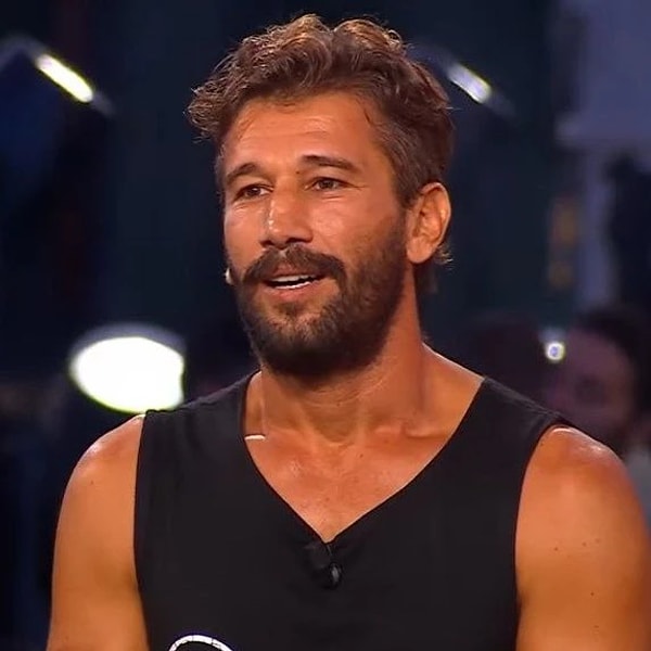 Onlardan bir tanesi de 2. kez kupayı kaldırarak mücadelesini ispatlamış yarışmacının seneye de Survivor'da olup olmayacağıydı. Görseli