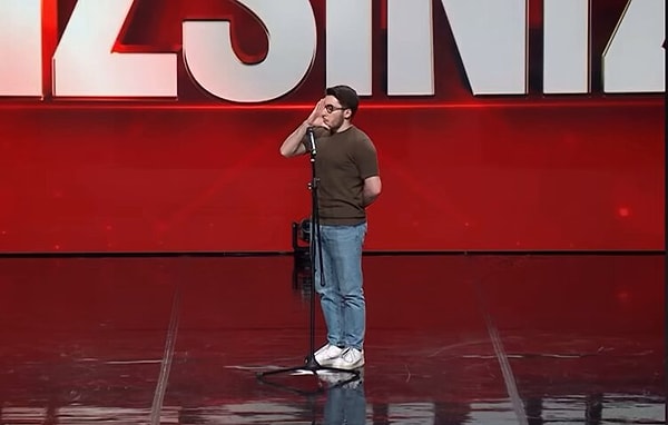 Geçtiğimiz günlerde Yetenek Sizsiniz'e performansını göstermek için katılan 19 yaşındaki Recep Enes sosyal medyada gündem oldu. Görseli