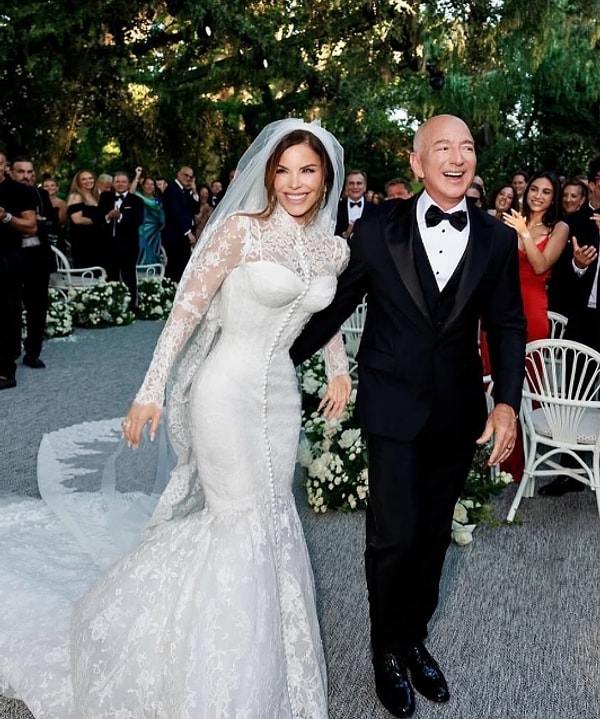 2025 yılının en şaşırtıcı ve konuşulan magazin olaylarından kuşkusuz Jeff Bezos ile Lauren Sanchez ikilisinin servet değerindeki romantik Venedik düğünü olacak gibi duruyor. Görseli