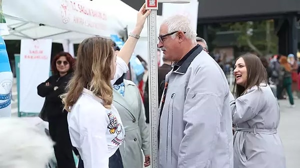 Ölçümü yapılan kişilerden, yaklaşık yüzde 6'sının zayıf, yüzde 33'ünün normal, yüzde 35'inin fazla kilolu ve yüzde 26'sının obez aralığında olduğu belirlendi.