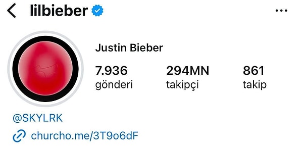 Justin Bieber, Instragram kullanıcı adını değiştirdi. Bu değişikliğin sebebi soru işaretlerini artırdı.