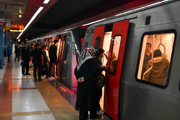 1 Temmuz 2025 tarihinden itibaren, EGO Genel Müdürlüğü’ne bağlı metro istasyonları ile otobüs ring hatları arasında yapılacak ilk aktarmalar ücretsiz olacak.