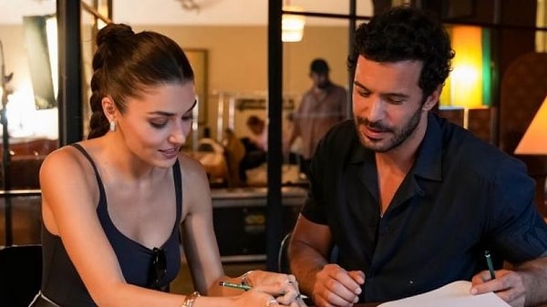 Hande Erçel ve Barış Arduç, böyle giderse yakın zamanda partnerlik rekoru kıracak. Görseli