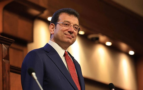 "Türkiye’nin itibarını bir fotoğraf karesine sıkıştırmış iktidar acizliğini yaşıyoruz."