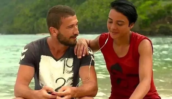 Adem'le Sabriye'nin arası nedense birden açılmıştı. Hatta aralarında aşk dedikoduları da çıkmıştı.
