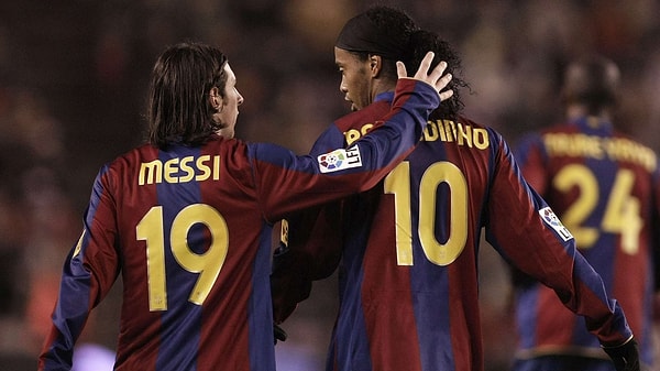 Barcelona'da istatistikleri alt üst eden Messi de 19 numarayı giydikten sonra 10 numaralı formanın sahibi olmuştu.