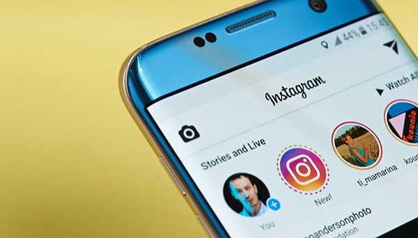 6. Instagram'da bir fenomenin o gün paylaştığın hikayeleri izlediğini fark ettin. Ne yaparsın?