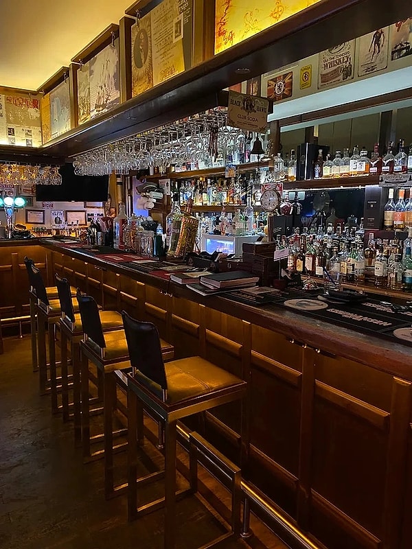 15. James Cook Cafe, Pub & Restaurant