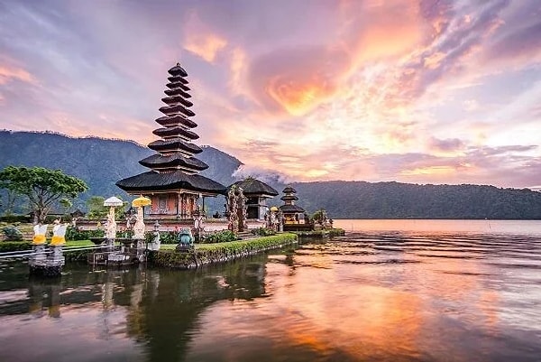 İlk önce Bali'nin tarihine çok kısa bir göz atalım...