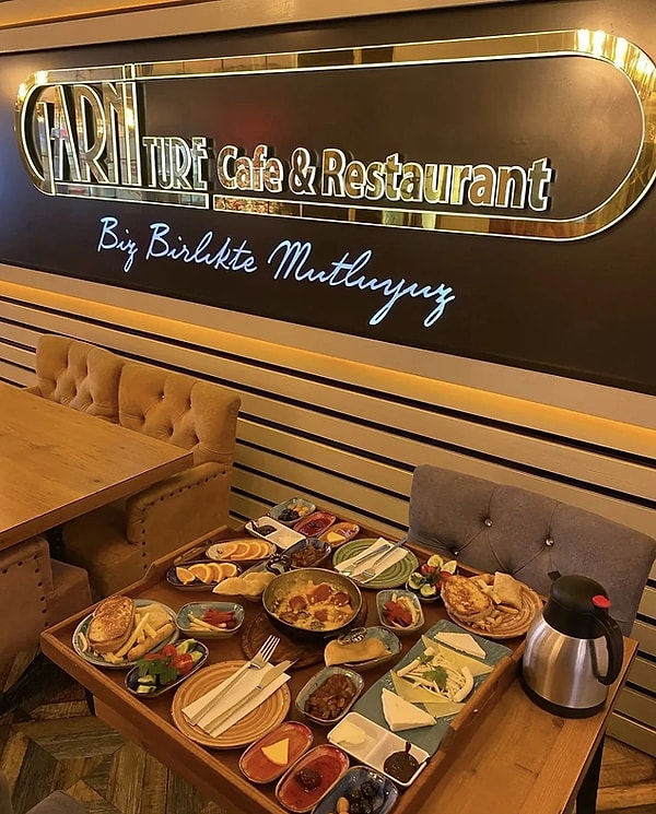 6. Garniture Cafe Restaurant