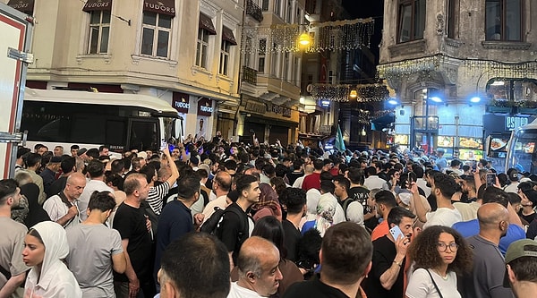 Karikatür dergisi LeMan’da yayımlanan Hz. Muhammed karikatürü büyük bir tartışma yarattı.