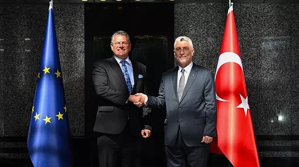Ticaret Bakanı Ömer Bolat, Avrupa Birliği ile Türkiye arasında yürütülen üst düzey temaslarda Schengen vizesi süreçlerine ilişkin önemli gelişmeleri duyurdu.