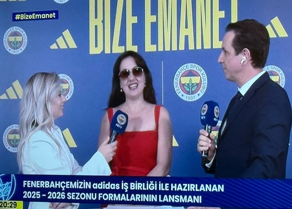 Fenerbahçe’nin 2025-2026 sezonu forma lansmanına katılan Meltem Cumbul’un kırmızı elbisesi adeta geceye damga vurdu!