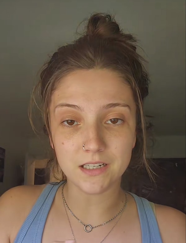 ABD’de yaşayan Lys, evlilikteki “geleneksel eş” rolünü benimsediğini açıkladığı videolarla sosyal medyada gündem oldu.