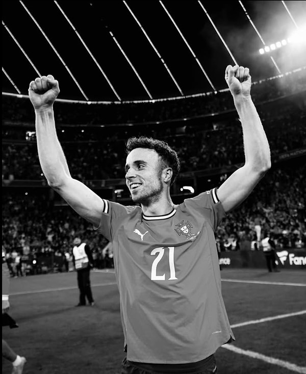 Birkaç gün önce dünyaevine giren futbolcu hakkında ilk paylaşım Cristiano Ronaldo'dan geldi.