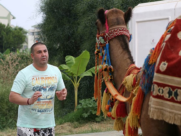 Gerilimin sonu yumruklu kavgaya kadar uzanmış. Özer, o günü şöyle anlatıyor: