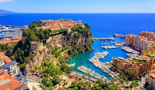 Monaco, dünya genelinde gelir vergisi almayan nadir ülkelerden biri.