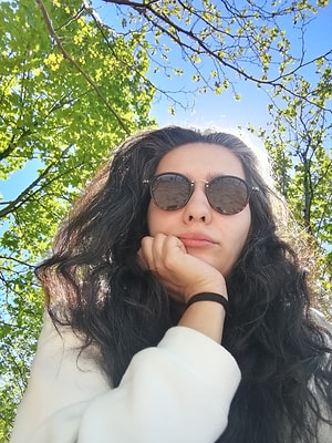 Meryem Hazal Çamurcu Yazar Profil Resmi