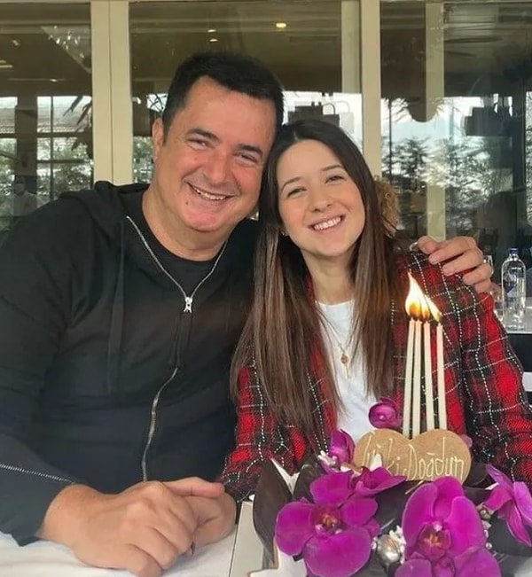 Ekranların en çok konuşulan isimlerinden biri olan Acun Ilıcalı, bu kez işi ve projeleriyle değil, aile yaşantısıyla gündemde.