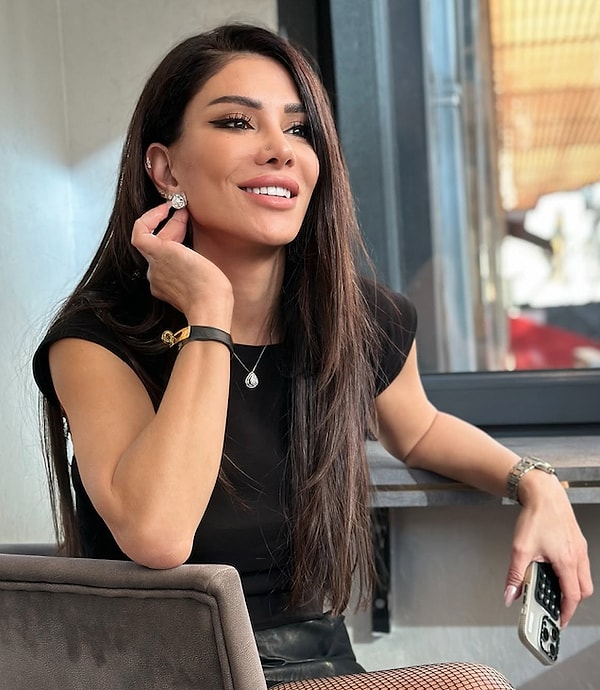 Güzellik sektöründeki girişimcilerinden biri olan Emsal Doğan, merkezleri ile birlikte adından söz ettirmeyi başarıyor.