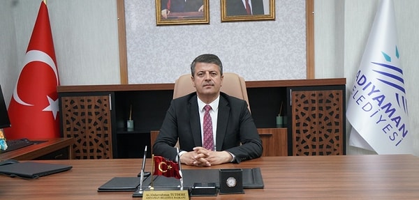 Türkiye dün CHP’li belediyelere düzenlenen “yolsuzluk” operasyonlarını konuştu.