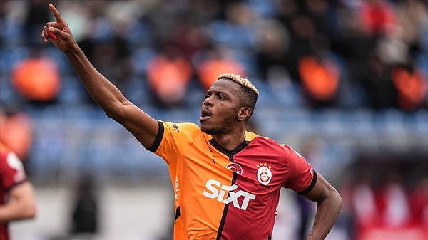 Dünya futbolunun önde gelen golcülerinden Victor Osimhen’in yeni sezonda hangi takımda forma giyeceği merakla bekleniyor.