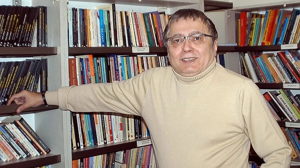 Gazeteci Hikmet Çetinkaya Kimdir?