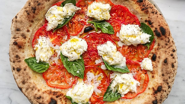 Ev Usulü Mozzarella Pizza