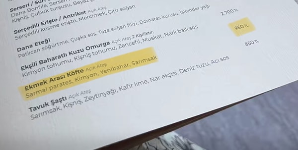 Menüler incelenirken dikkatimizi çeken Ekmek Arası Köfte de 950 TL fiyatı olmasıyla bi’ kafa karıştırmadı değil.