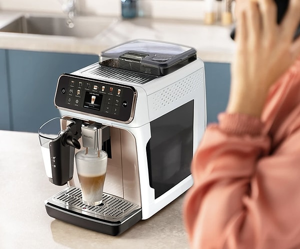 Philips 5500 Serisi LatteGo Tam Otomatik Espresso Makinesi