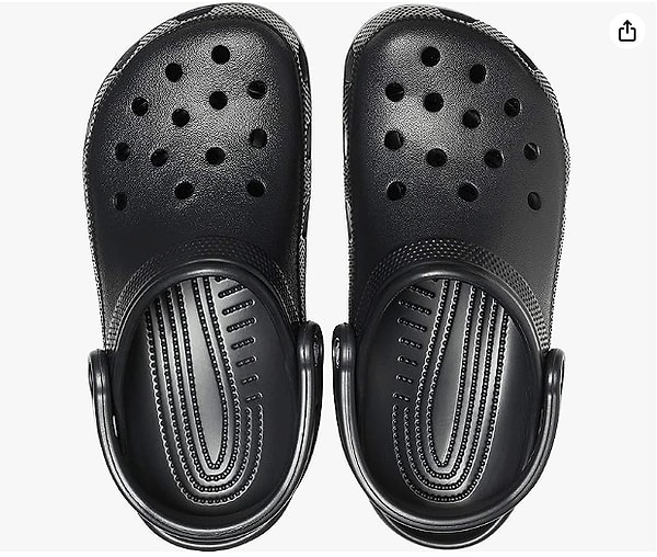 Crocs Classic Sandalet Terlik, yumuşacık Croslite tabanı sayesinde gün boyu konfor sağlıyor.