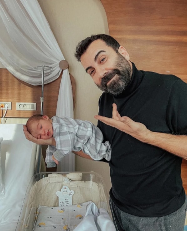 Geçtiğimiz günlerde katıldıkları bir programda “Ailemiz büyüyor” diyerek heyecanlarını paylaşan ikili, bu kez de bir erkek çocuk beklediklerini duyurdu.