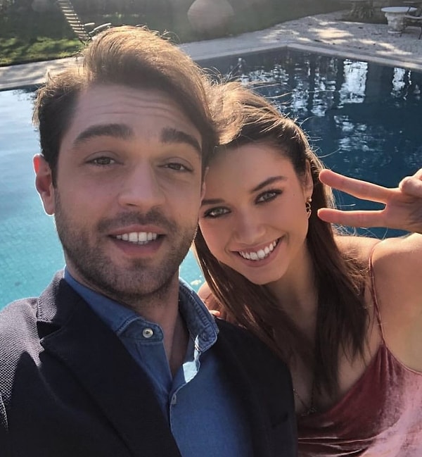 Televizyonun yıldız ismi Afra Saraçoğlu, ekranlara bu kez dijital platformda yayınlanacak dizisiyle güçlü bir dönüş yapıyor!