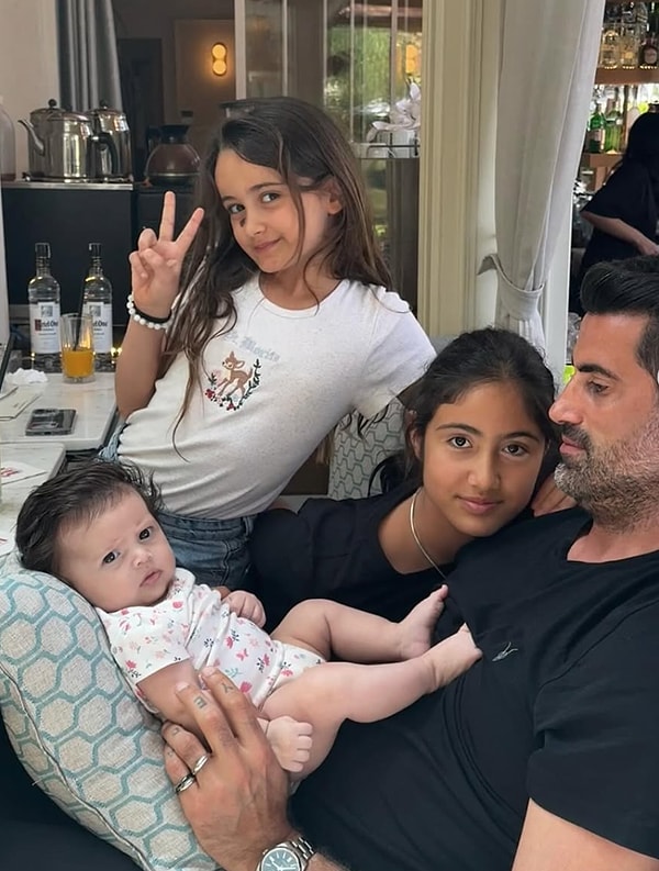 Volkan ve Zeynep Demirel çifti, evliliklerini üç güzel kızlarıyla taçlandırdı.