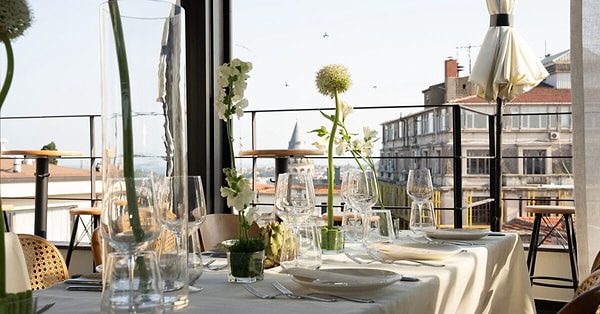 3. The Red Balloon Restaurant & Bar – Ruz Hotel