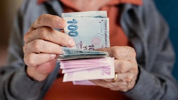 Meclis'in gündeminde emekli maaşı vardı.
