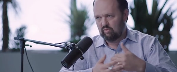 “İnsan ırkının varlığını sürdürmesini ister misiniz?” sorusuna tereddütle yanıt verdi.