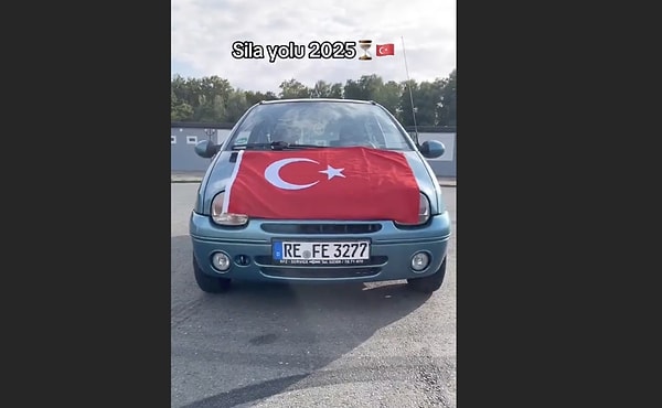 Bir gurbetçi aracını Türk bayrağı ile süsledi.