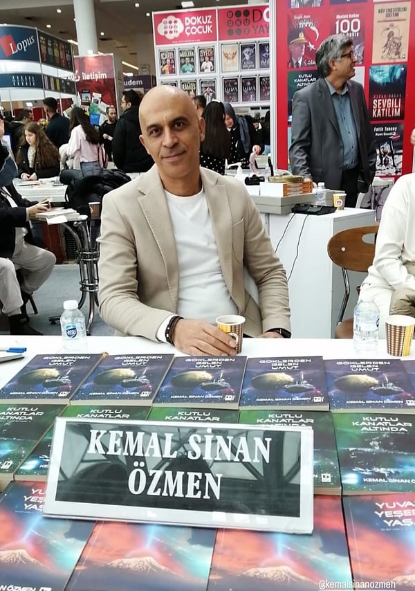 + "Döngü – Bir İnsanlık Üçlemesi" serisinin ardından "Babamın Sandığı" romanını yazma fikri nasıl ortaya çıktı?
